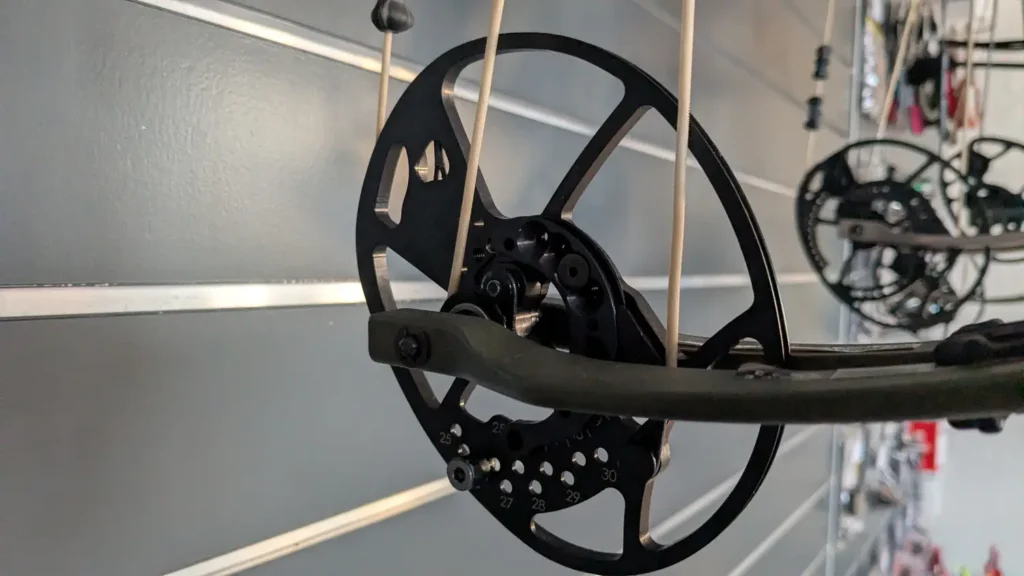 Das untere Cam eines Compoundbogens in Nahaufnahme