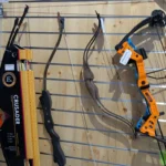 Verschiedene Kinderbögen an einer Verkaufswand