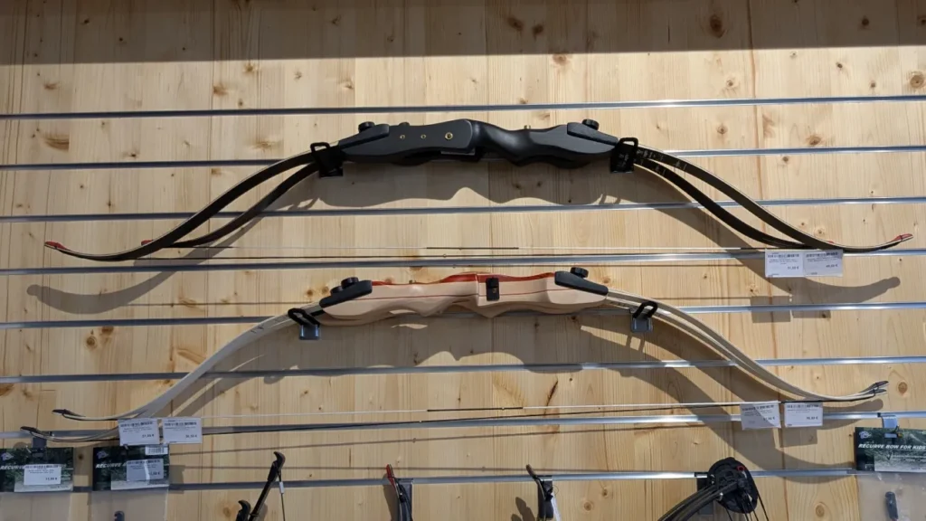 Zwei Take-Down Recurvebögen für Kinder